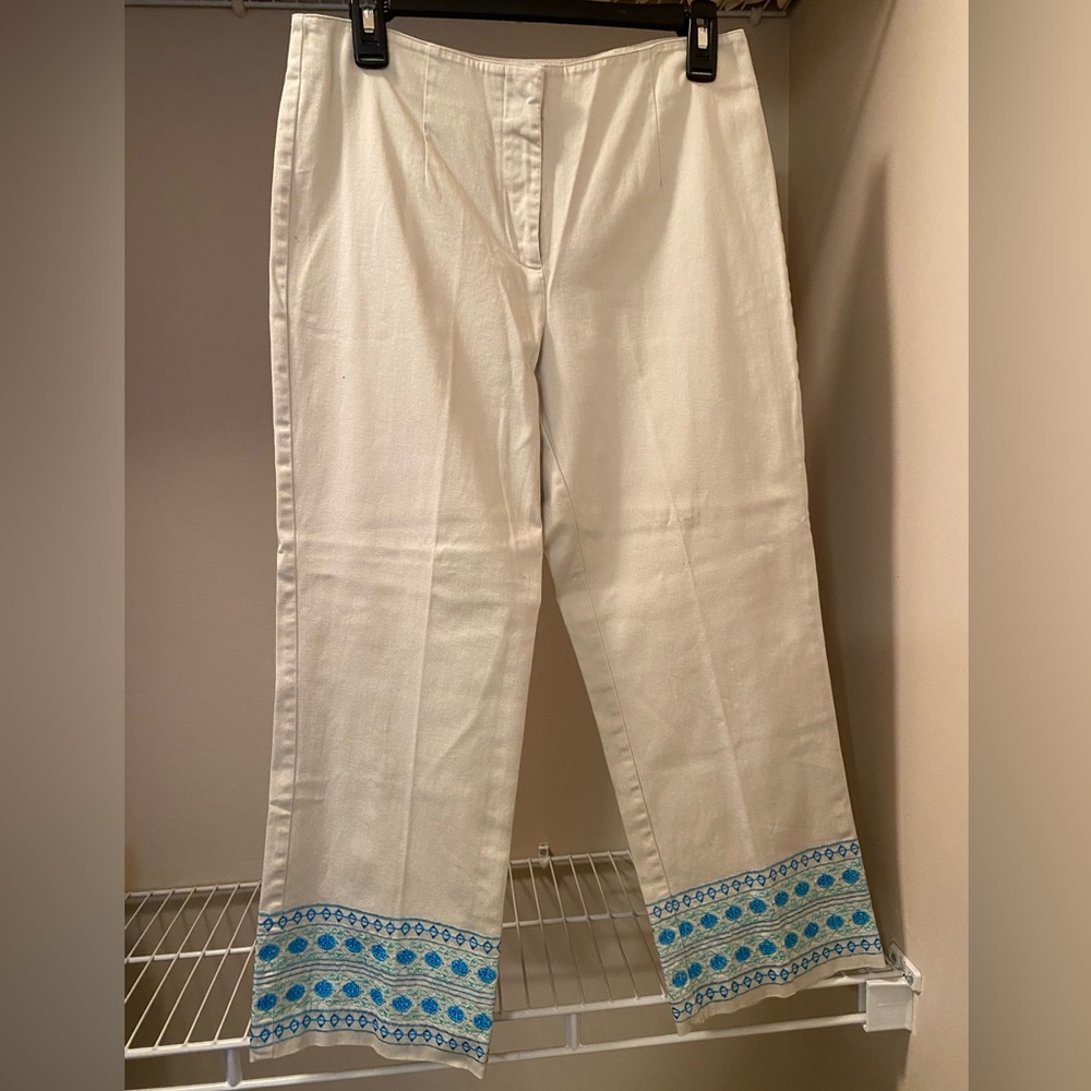 Geoffrey Beene Sport stretch capris tan with embroidered hem size 6